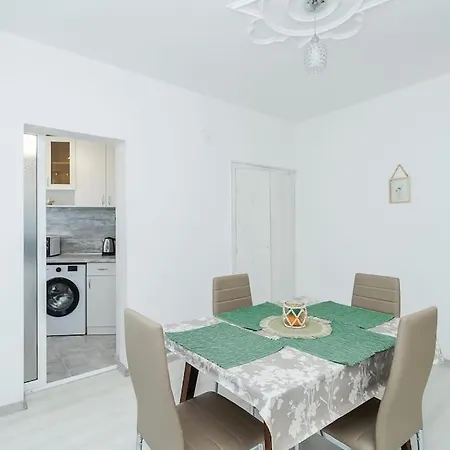 римски терми 公寓